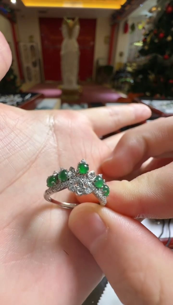 【闪购商品】翡翠吊坠(不含链)未镶嵌翡翠