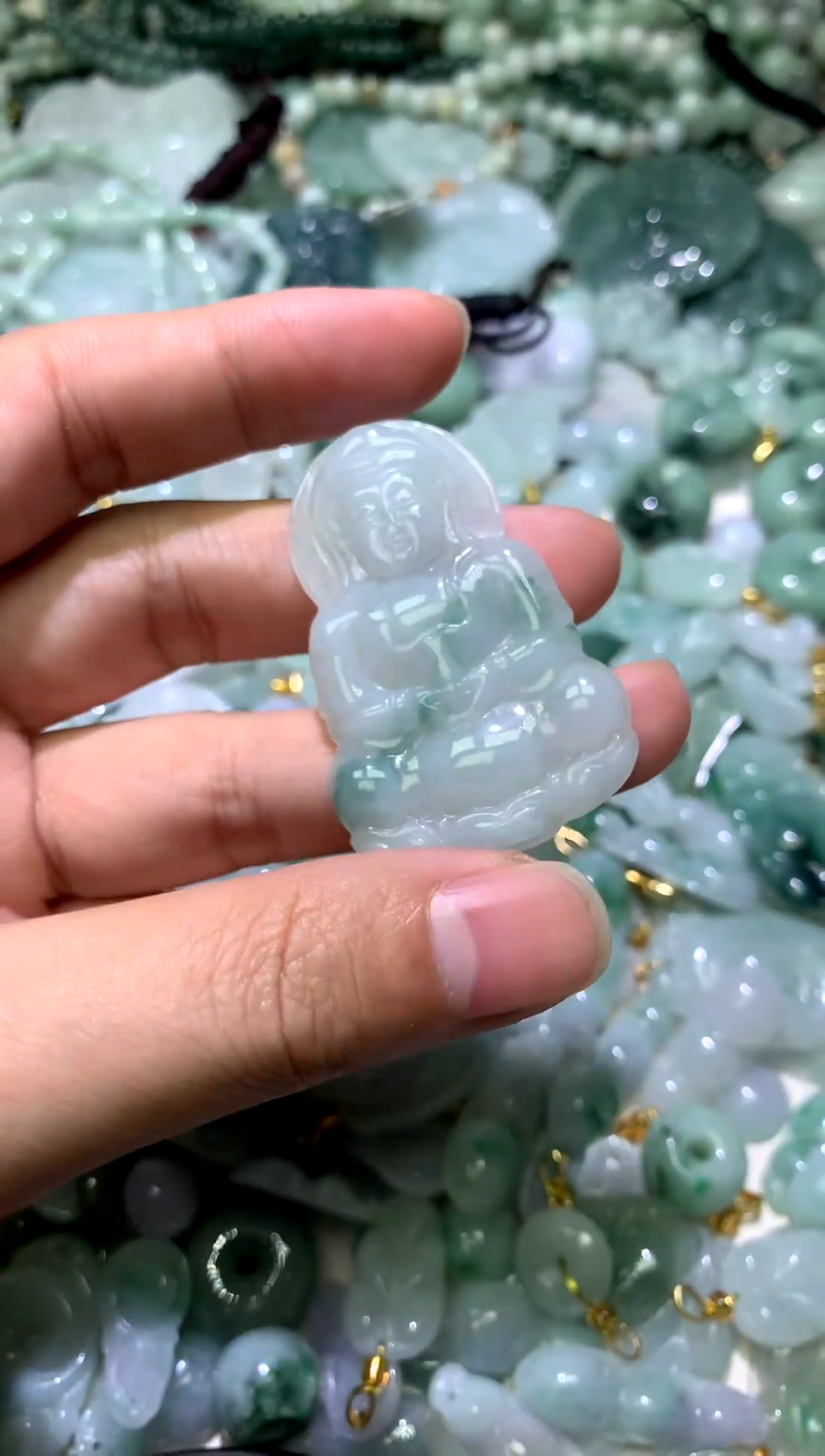 颈饰未镶嵌翡翠观音