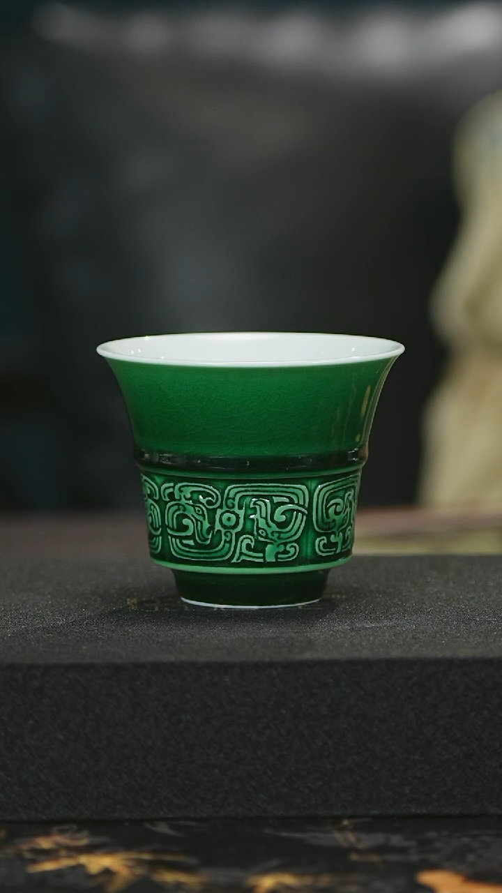 【闪购商品】瓷唐里郎窑绿雕刻小马蹄杯