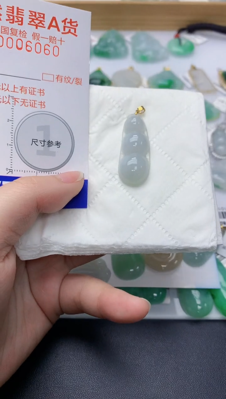 颈饰18K金镶嵌翡翠天然A货