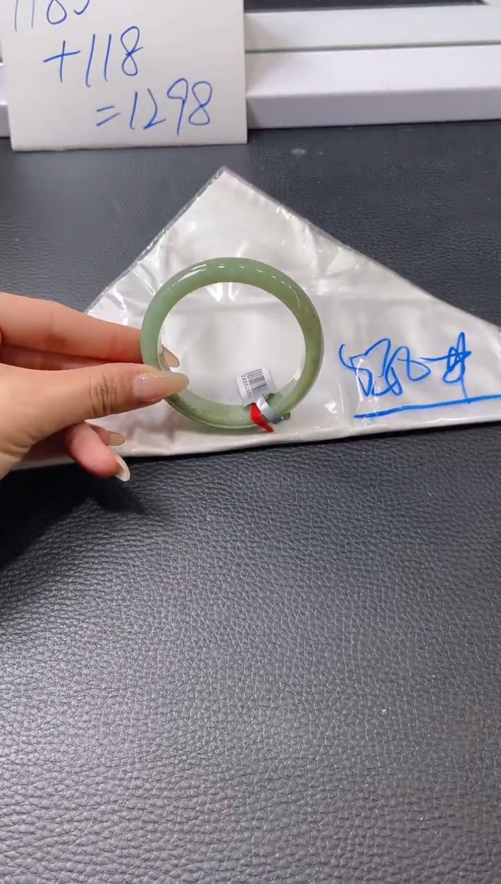 【闪购商品】翡翠手镯未镶嵌手镯