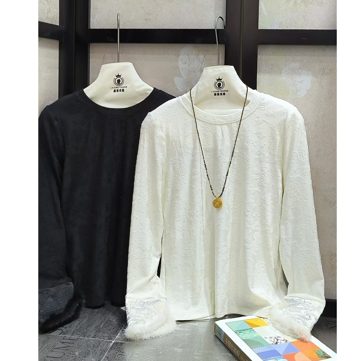 【禾嘉】拼接常规款圆领提花打底衫