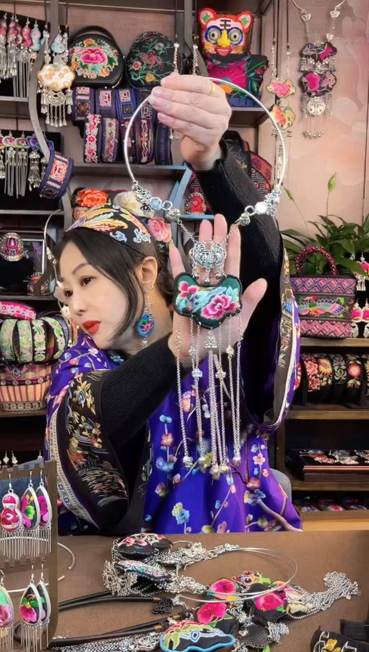 织绣民族风手工非遗老绣饰品628