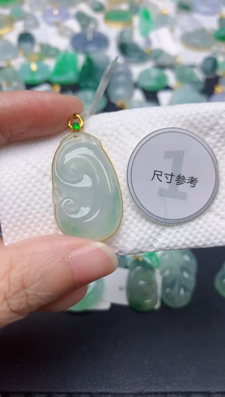 颈饰18K金镶嵌翡翠天然缅甸A货翡翠