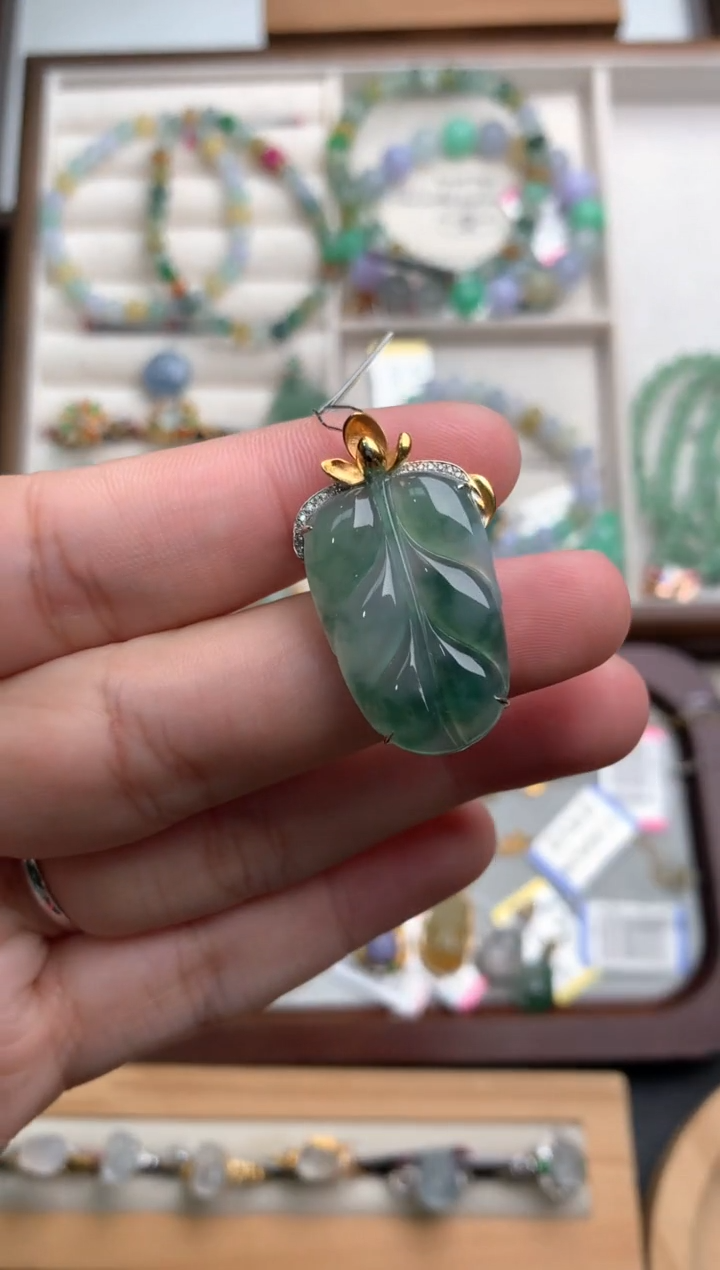 18K金镶嵌挂件翡翠1