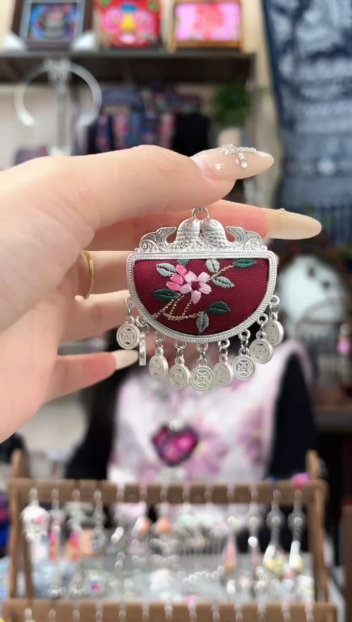 织绣民族风非遗老绣苗银饰品527