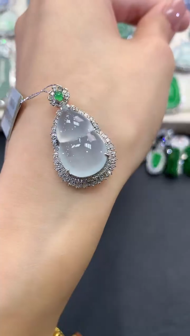 【闪购商品】翡翠吊坠(不含链)18K金镶嵌q153