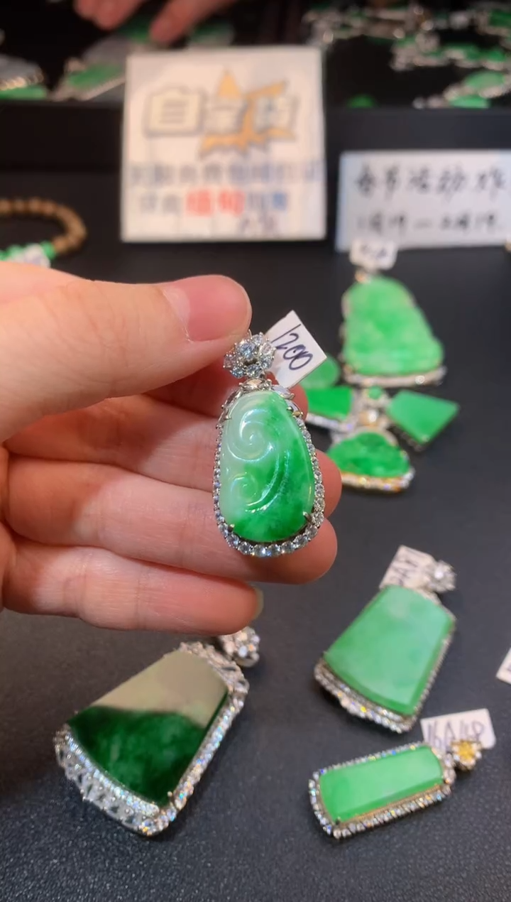 【闪购商品】翡翠颈饰银S925镶嵌翡翠1