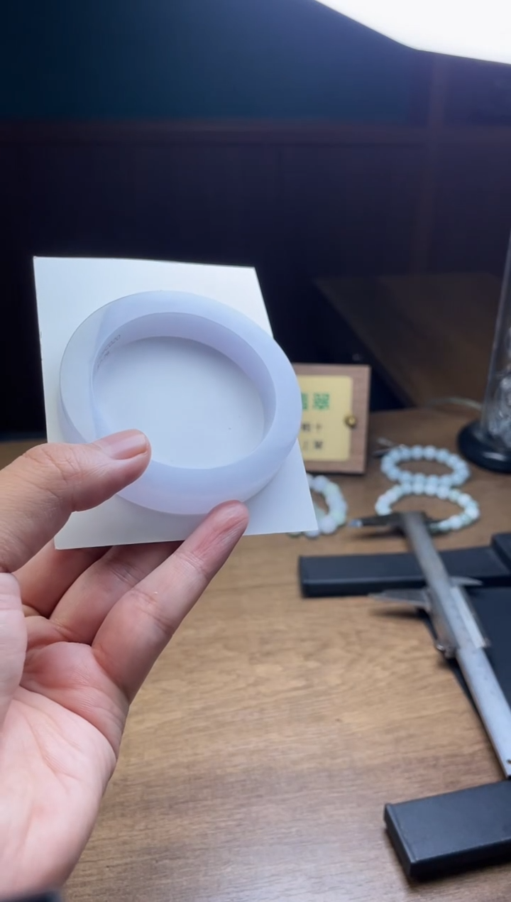 未镶嵌手镯定制翡翠定制