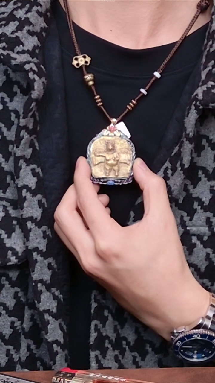 树脂制品满鎏黄大鹏鸟牛的牛的牛的