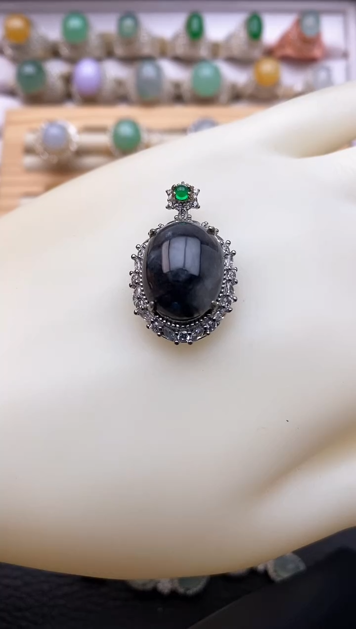 【闪购商品】翡翠吊坠(赠链)未镶嵌福利款5585