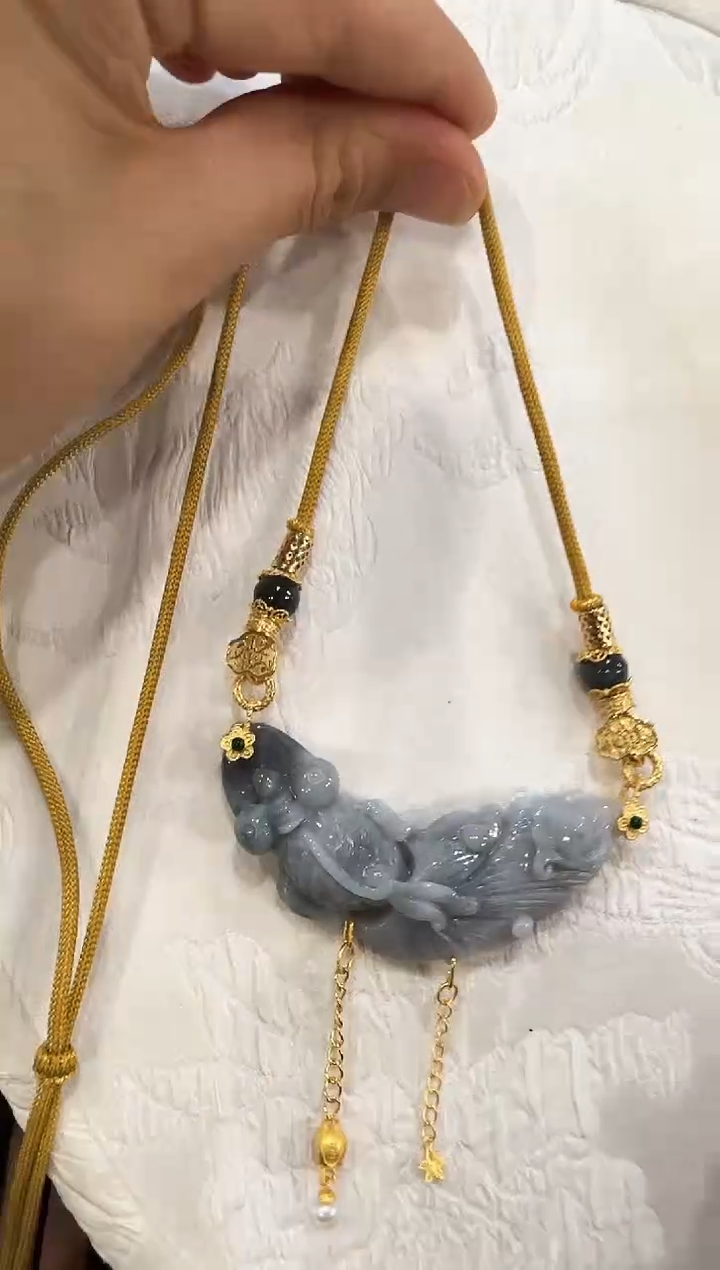 翡翠未镶嵌颈饰国风