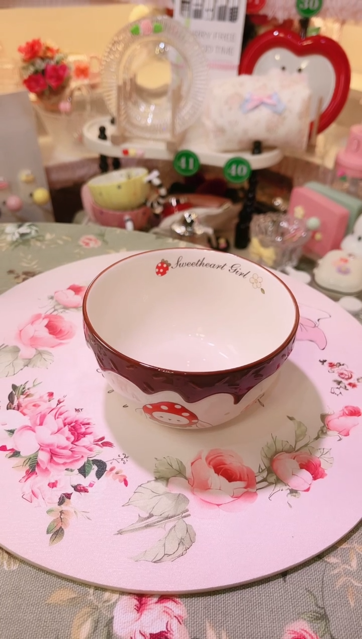 【闪购商品】摆件草莓兔米饭碗品质好，发货快，放心拍