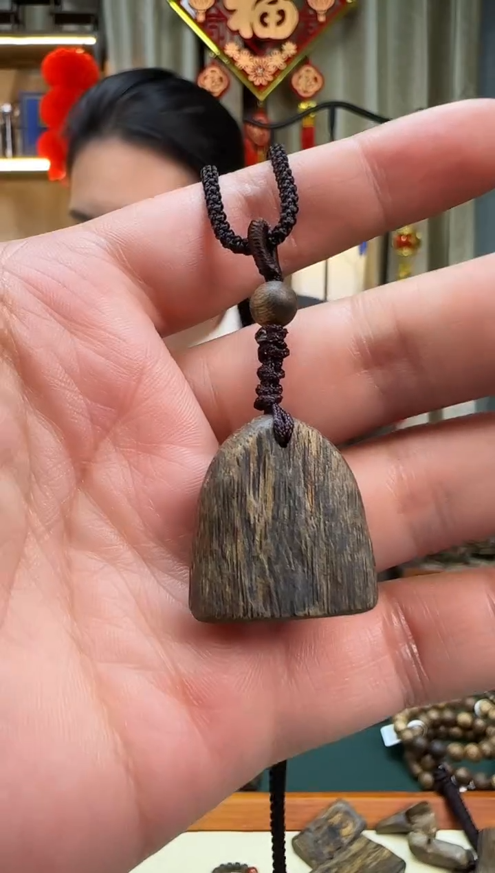 【闪购商品】沉香吊坠随型小吊坠3.3