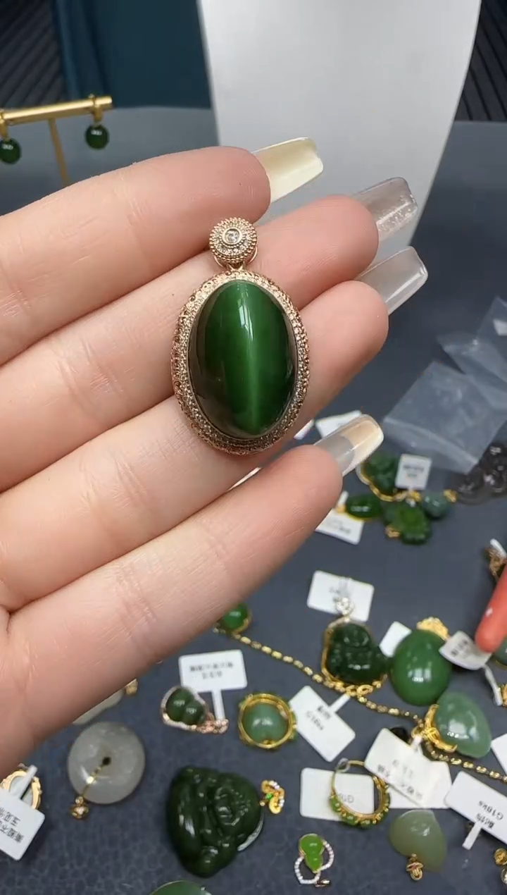 【闪购商品】和田玉挂件18K金镶嵌1