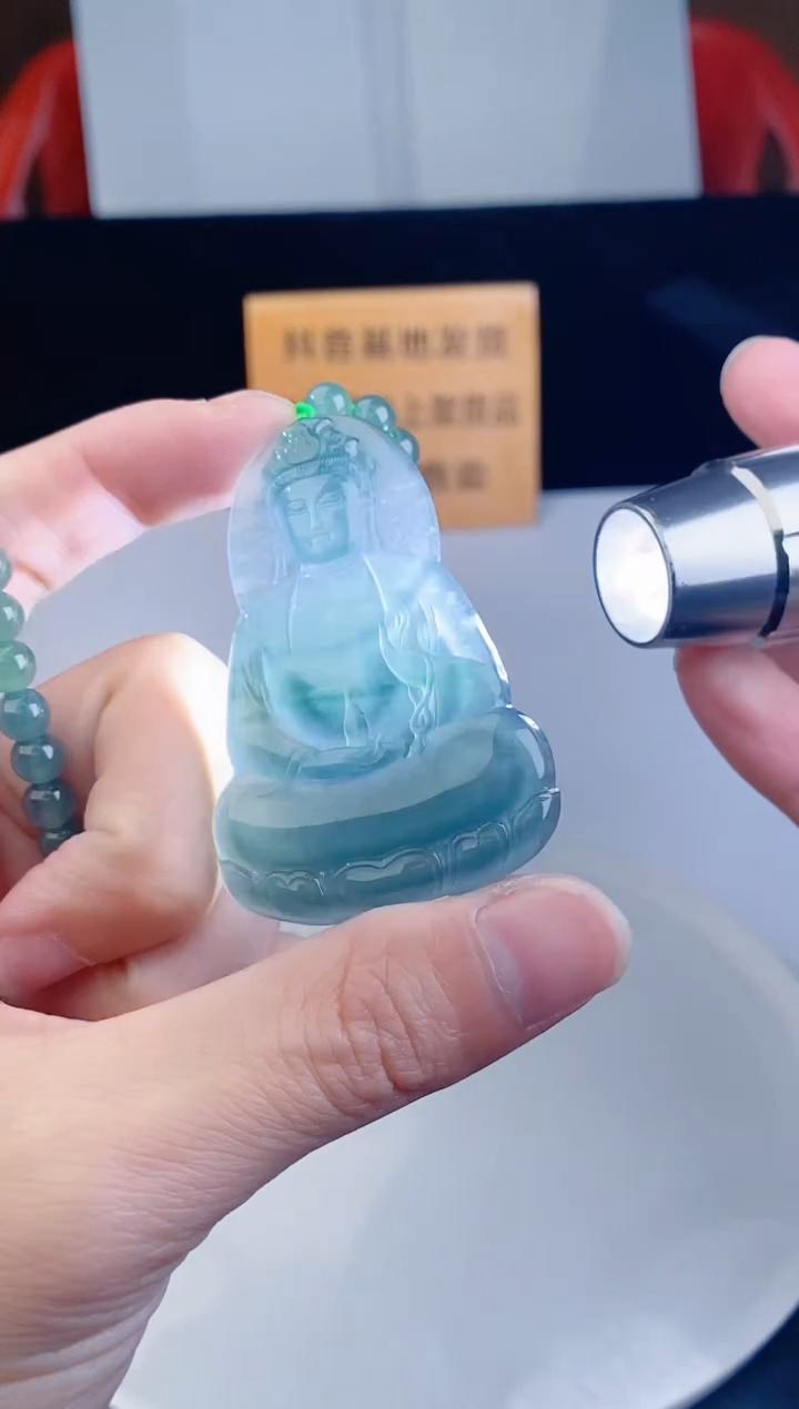 颈饰未镶嵌翡翠   