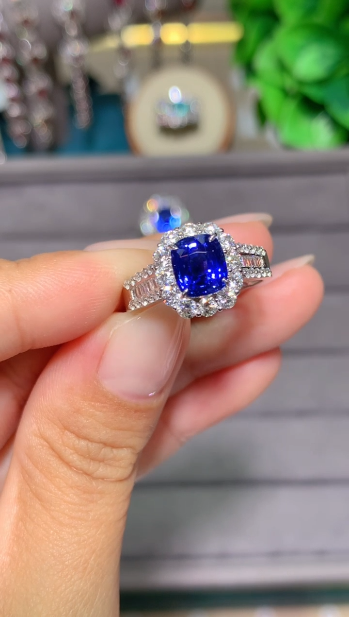 戒指蓝宝石18K金镶嵌2.1CT