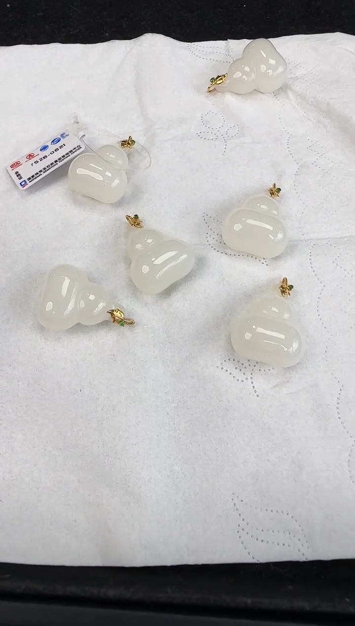 和田玉18K金镶嵌颈饰葫芦多样性发一