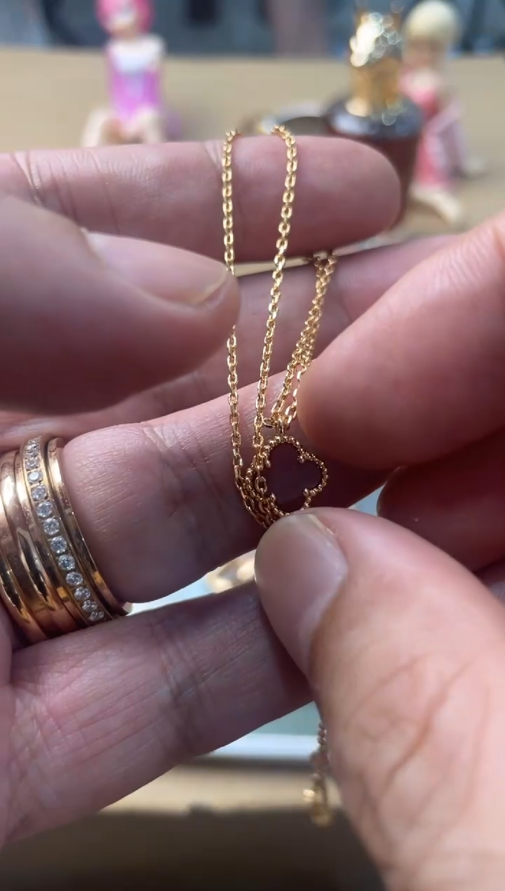 瓷片嘉荣当康大姐fu的总铺