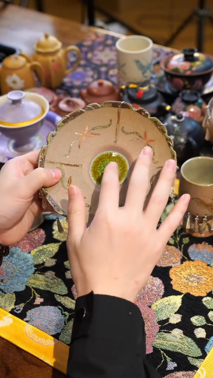 【闪购商品】瓷片壶承手上的大碗茶的茶器