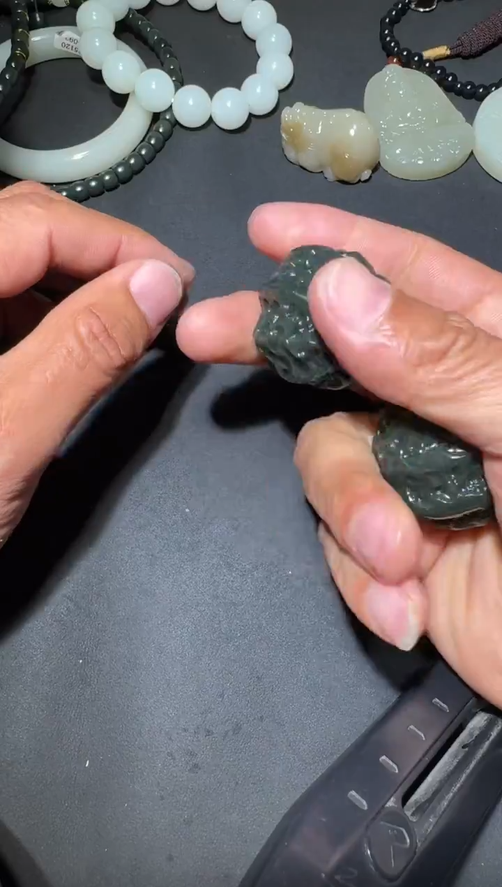 未镶嵌和田玉（糖玉）挂件和田玉