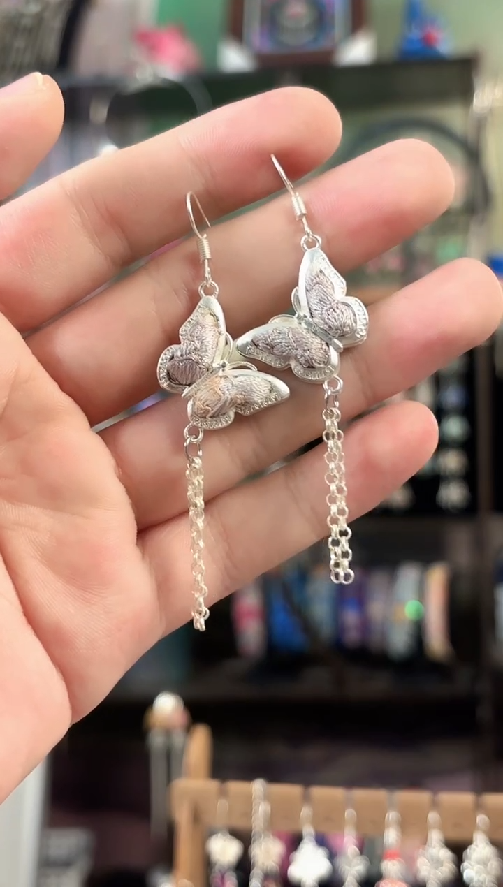 彩云南阁非遗老绣饰品034