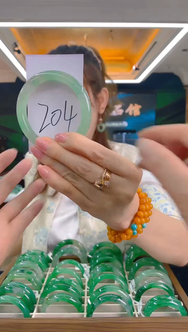 石英质玉（非洲翠）手镯未镶嵌天然冰飘花