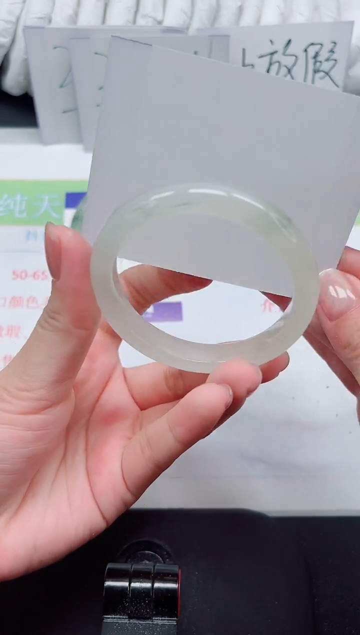 【闪购商品】石英质玉手镯未镶嵌300#50.8