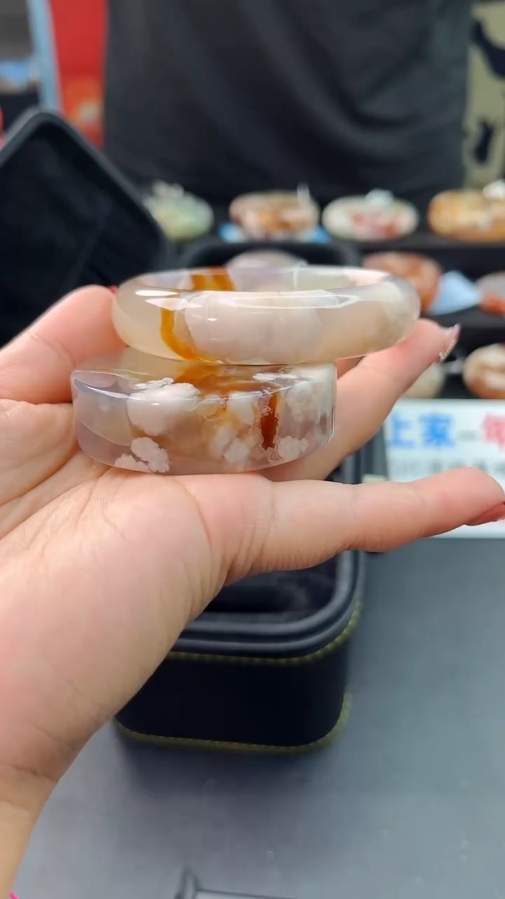 【闪购商品】石英质玉手镯未镶嵌赠送镯心（57圈口）