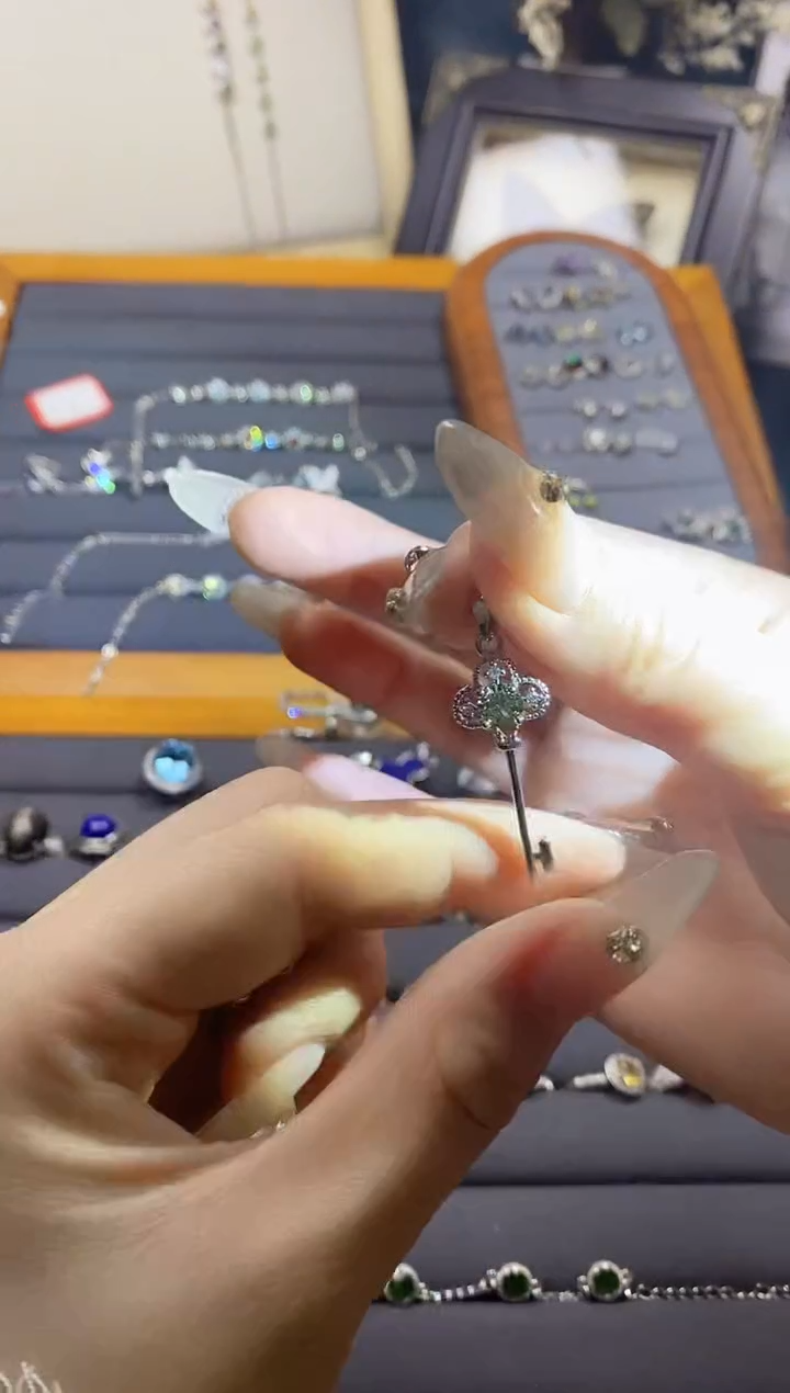 【闪购商品】水晶手链银S925镶嵌A138  