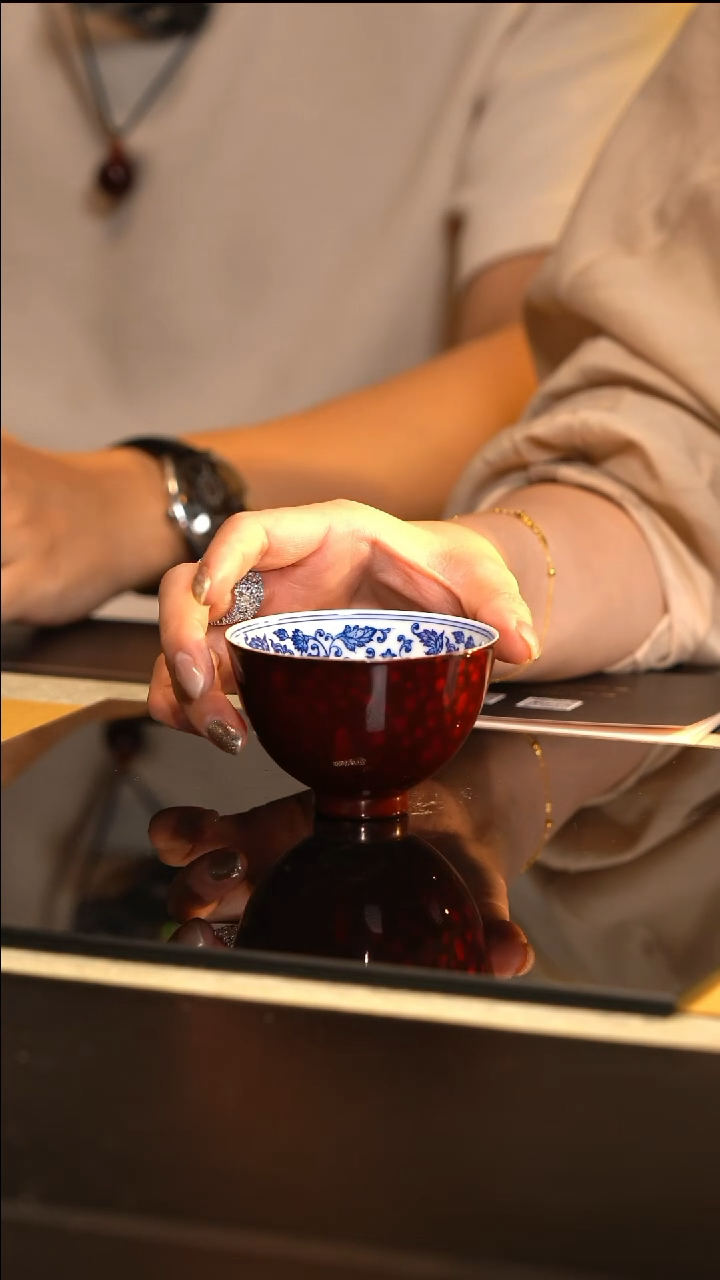 F沈绍安大漆鸡心缠枝莲赤宝砂