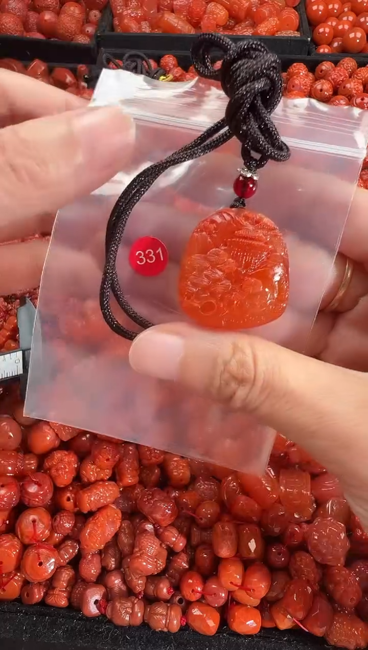 颈饰未镶嵌南红玛瑙1