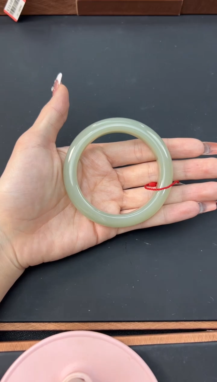 【闪购商品】和田玉手镯未镶嵌且末微色差近矿56手镯