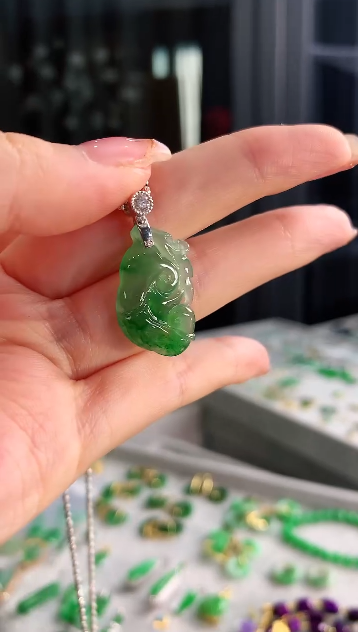 【闪购商品】翡翠吊坠(不含链)18K金镶嵌吊坠