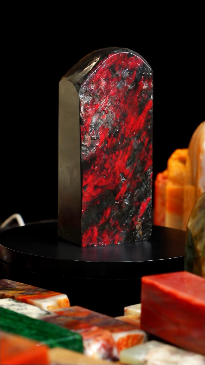 鸡血石水墨鸡血石