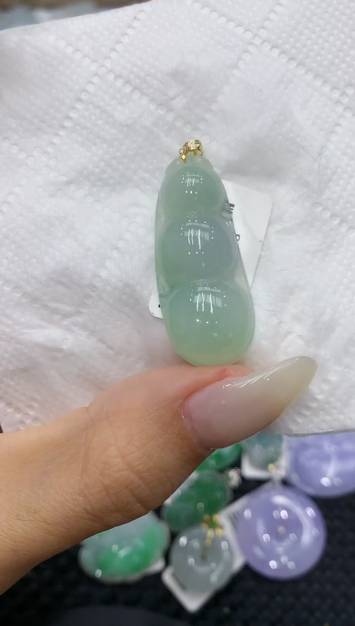 颈饰18K金镶嵌翡翠111111111111