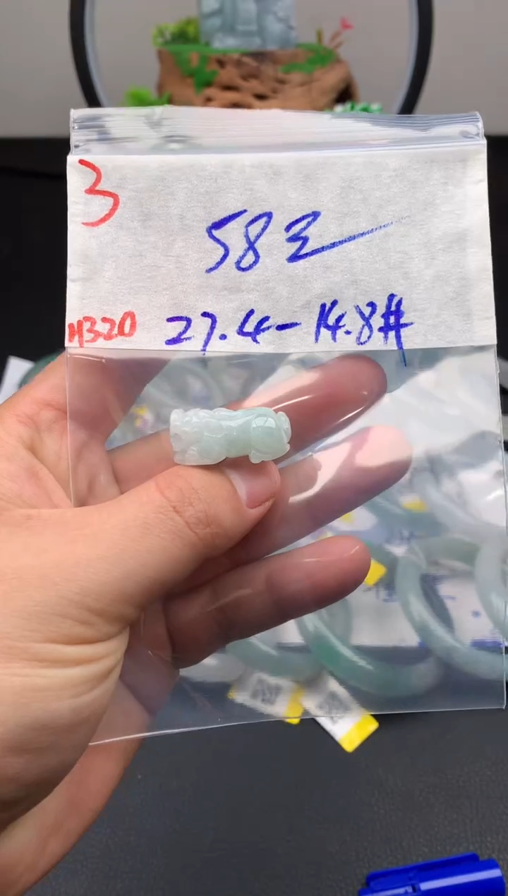 翡翠未镶嵌颈饰毛货需精细抛光拍一发一