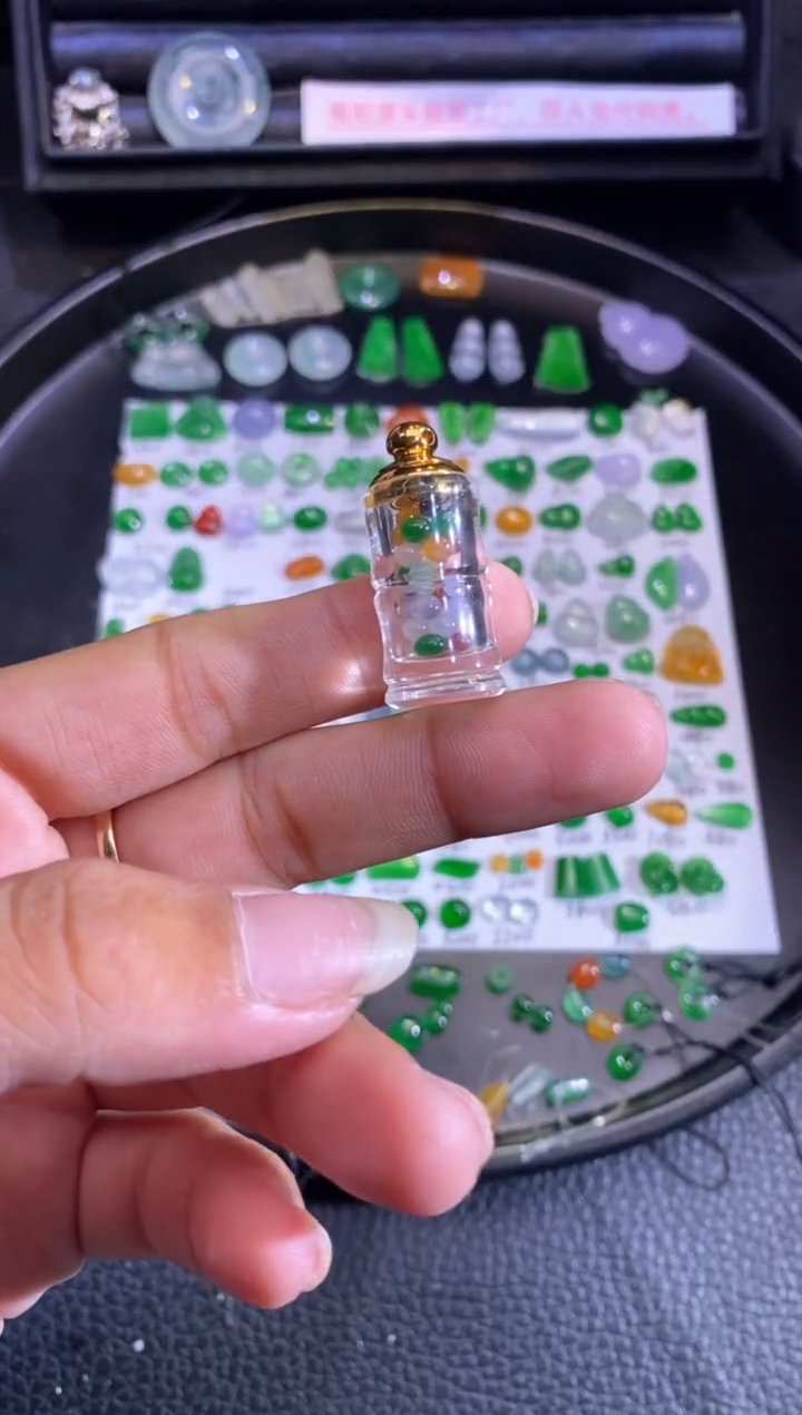 未镶嵌挂件翡翠吊坠