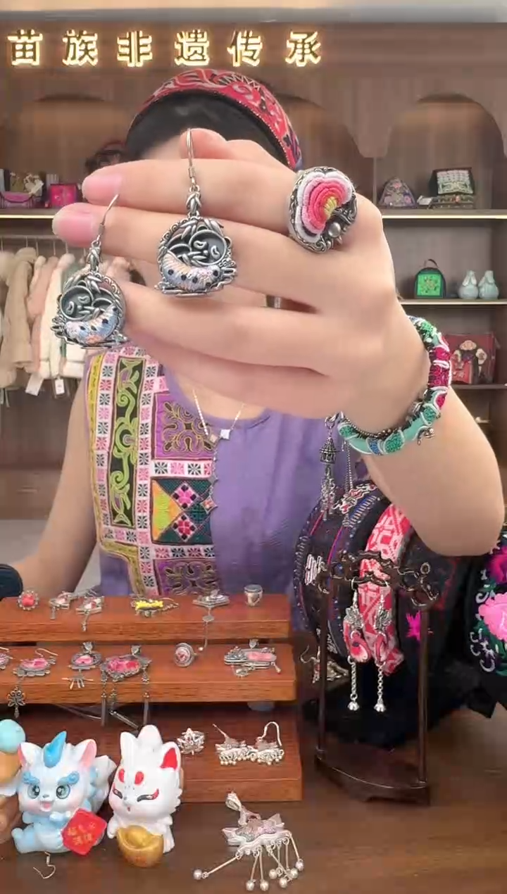 【闪购商品】织绣扶光苗绣传承56