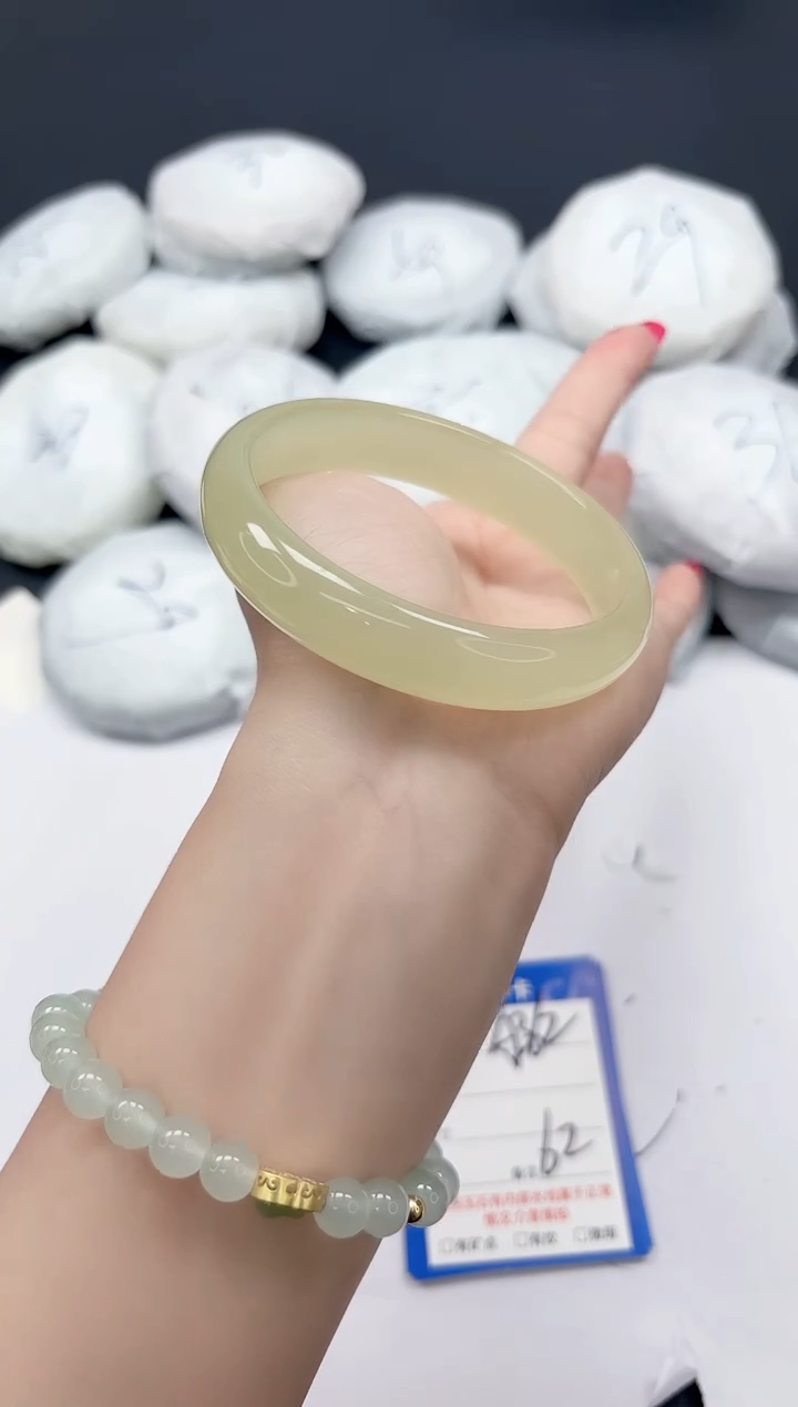 未镶嵌手镯石英质玉A362/62