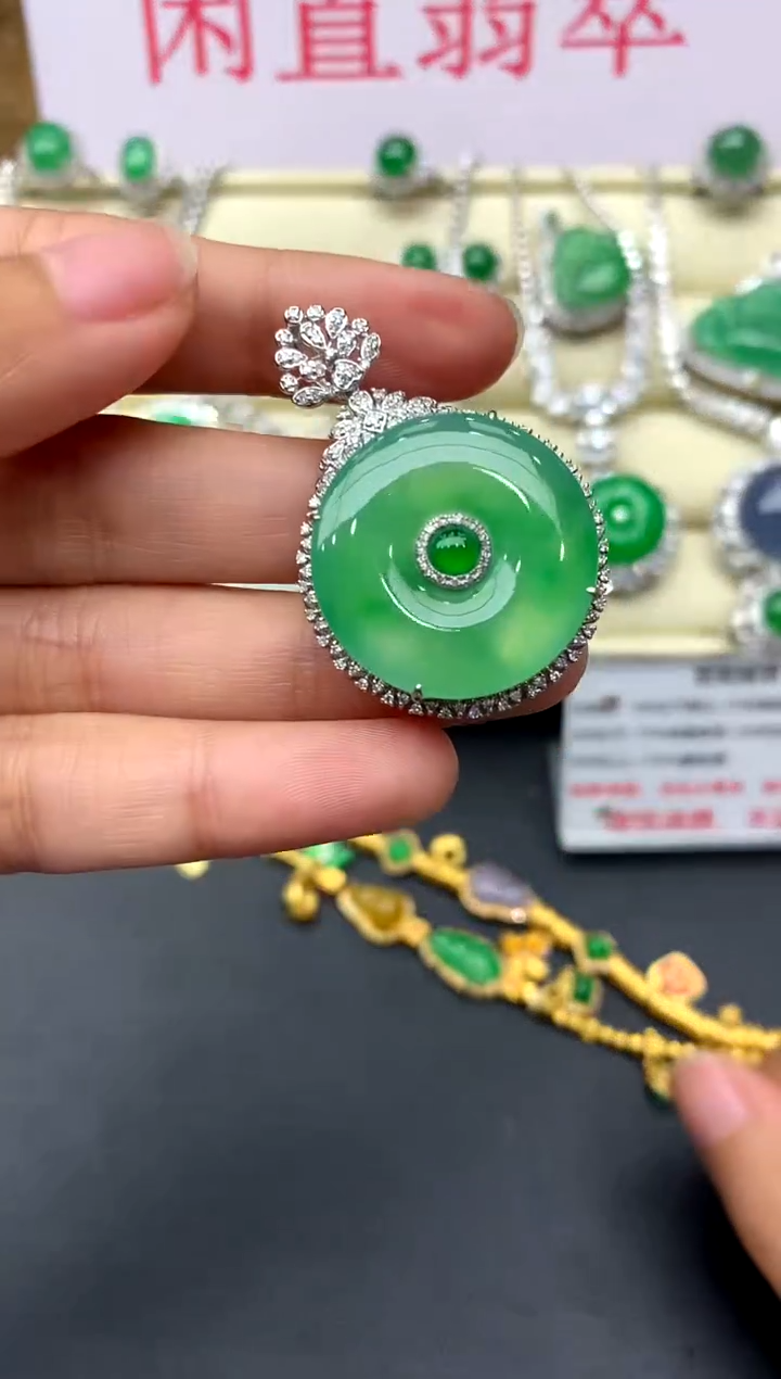 翡翠18K金镶嵌颈饰333-中国好珍宝