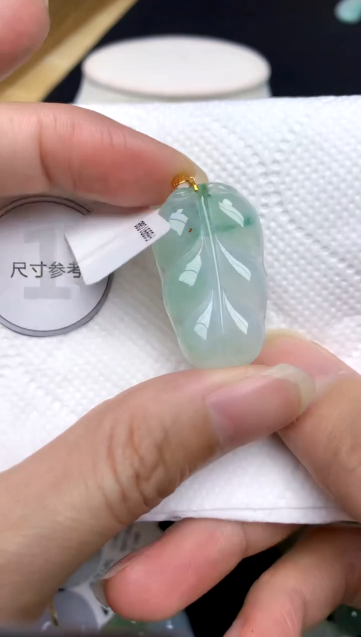 颈饰18K金镶嵌翡翠天然A货翡翠