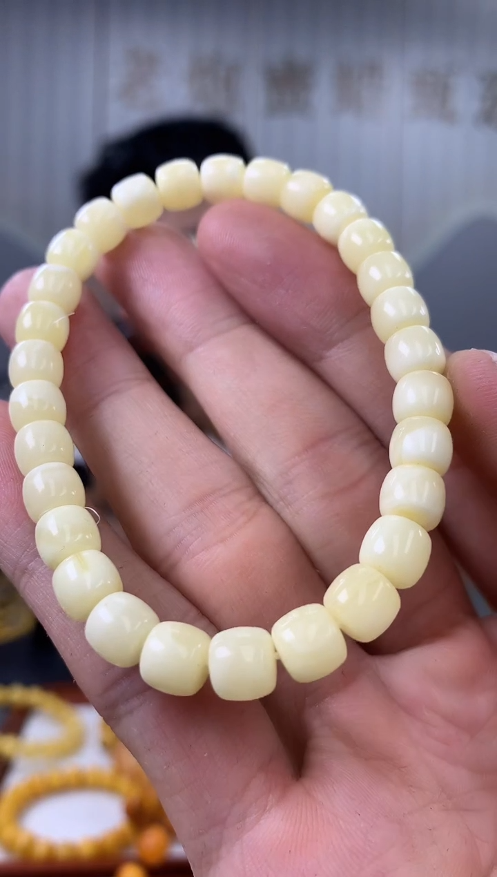 【闪购商品】琥珀裸石未镶嵌手串