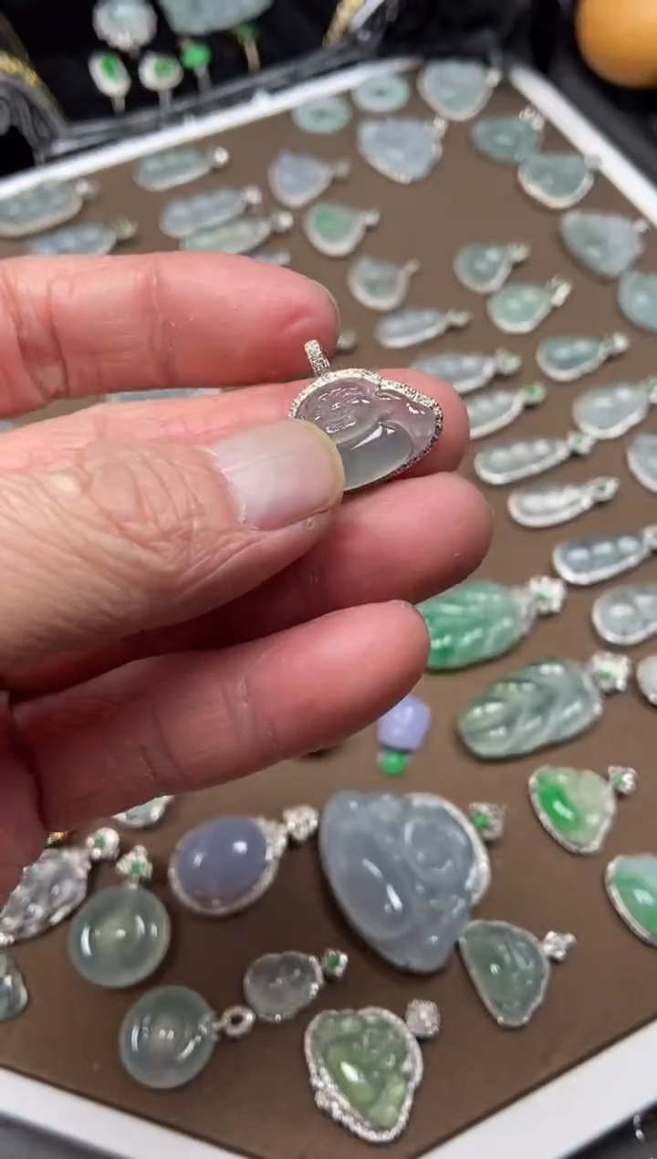 【闪购商品】翡翠吊坠(不含链)18K金镶嵌佛公