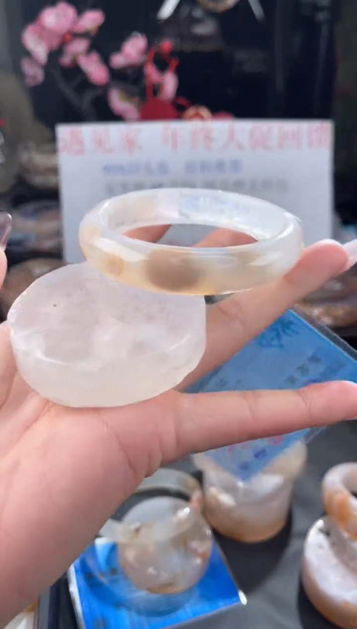 【闪购商品】石英质玉手镯未镶嵌樱花玛瑙手镯59