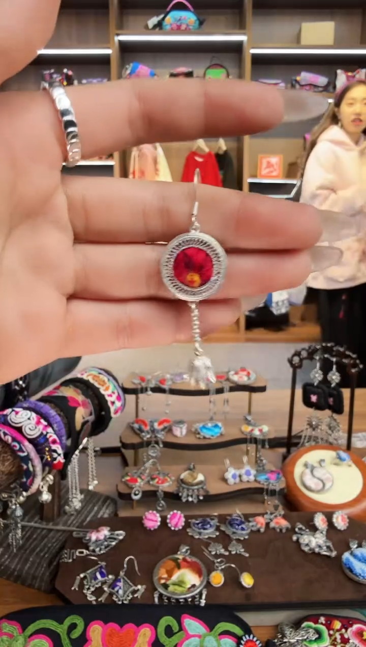 【闪购商品】织绣145蒙阿苏苗绣传承