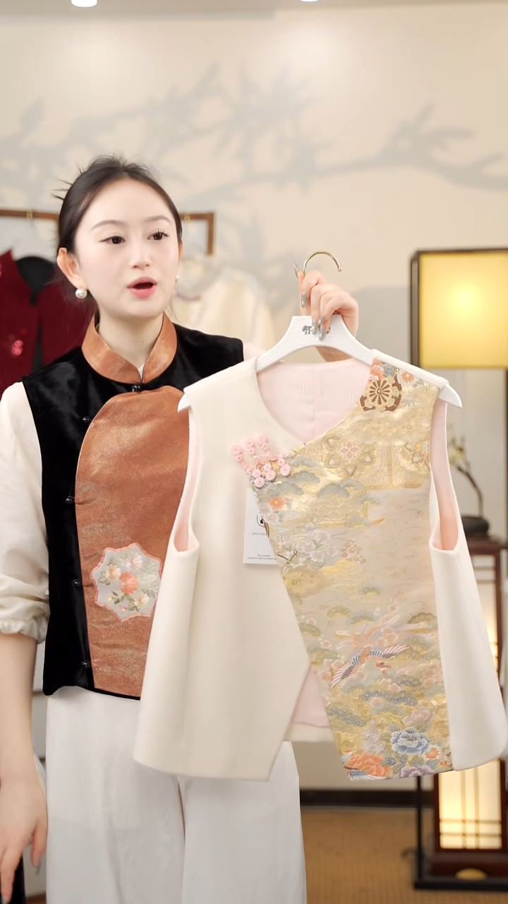 织韵•东方美学 | 彩织 |雅色凝香偏襟马甲1767