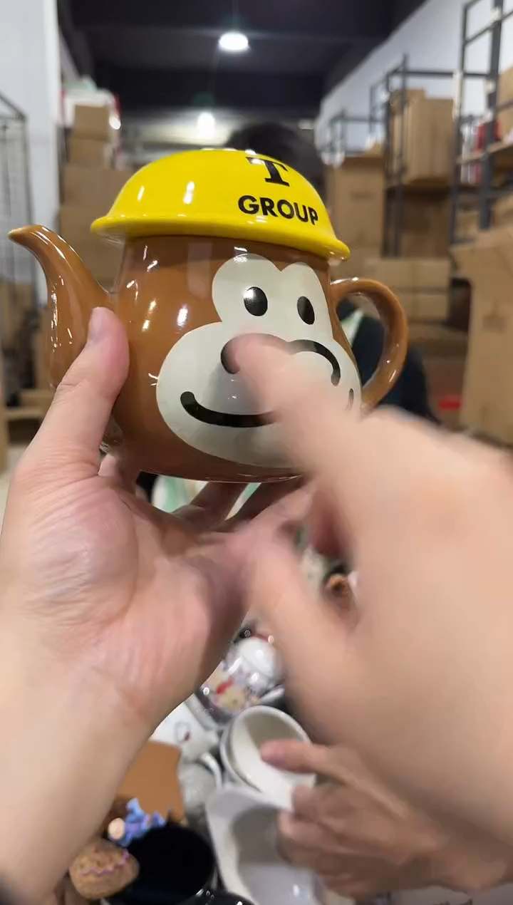 瓷片大嘴猴茶壶  