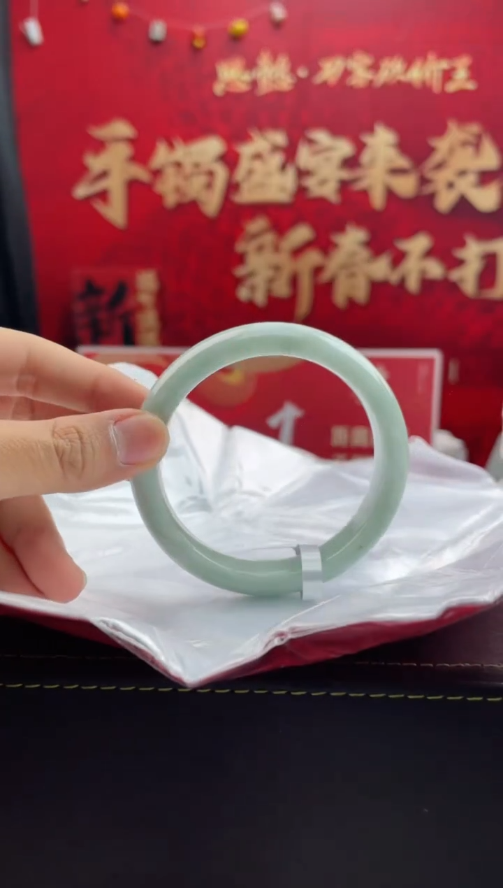 【闪购商品】翡翠手镯未镶嵌22翡翠手镯（微瑕）