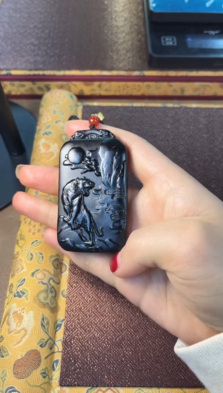 颈饰未镶嵌和田玉和田玉挂件上山虎M027